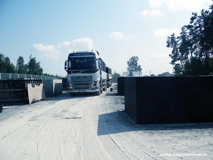 Transport szamb betonowych  w Boguszowie-Gorcach